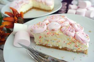 İçi dışı marshmallowslu cheesecake tarifi