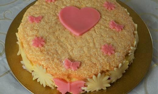 Marshmallowslu sevgi pastası tarifi